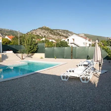 Dadi Villa *